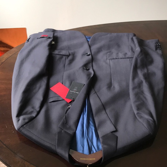 John Varvatos navy blue SOHO fit size 38S blazer